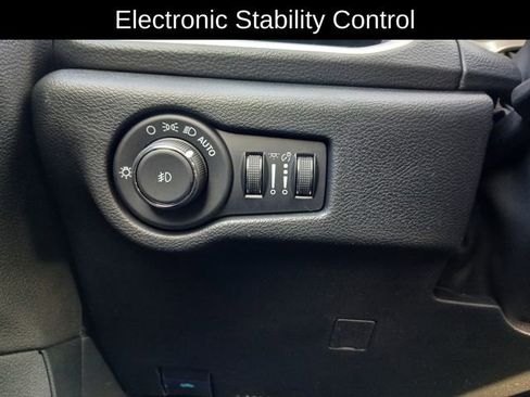 New 2026 Chrysler Pacifica Select image 25