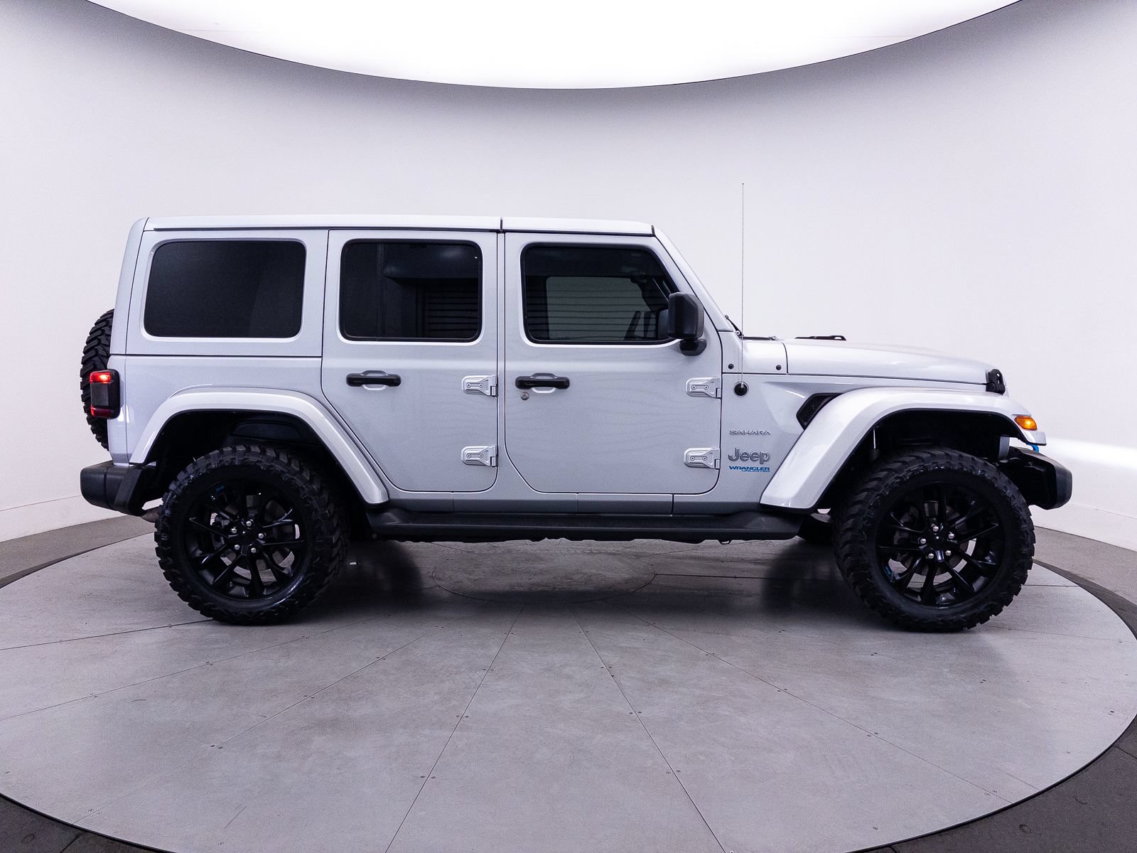 Used 2022 Jeep Wrangler Unlimited Sahara AWD/4WD image 48