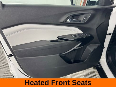 Used 2025 Chevrolet Trax LT w/ LT Convenience Package FWD image 10