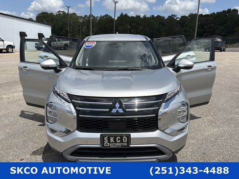 Used 2025 Mitsubishi Outlander SE AWD/4WD image 26