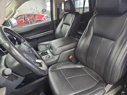Used 2024 Ford Expedition XLT image 15