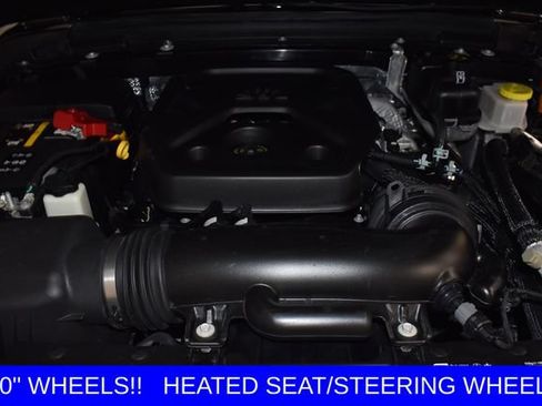 Used 2025 Jeep Wrangler Unlimited Sahara AWD/4WD image 10