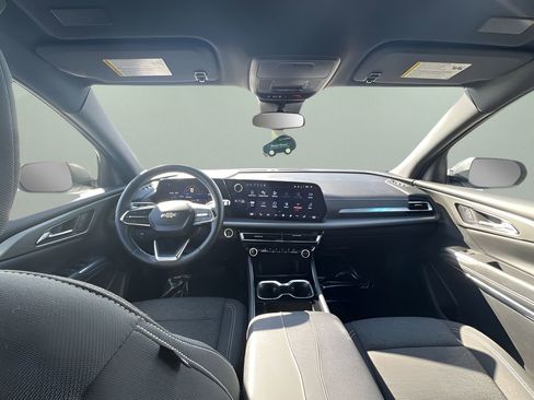 Used 2025 Chevrolet Traverse LT image 20