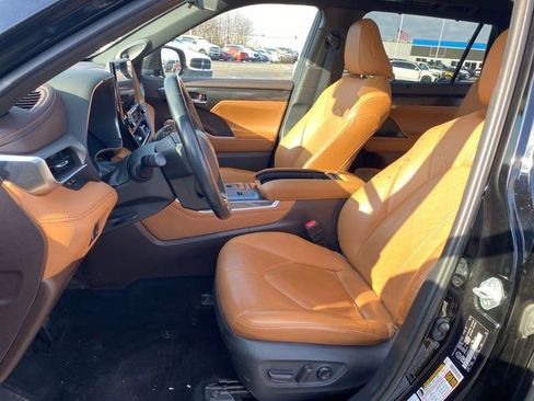 Used 2020 Toyota Highlander Platinum image 15