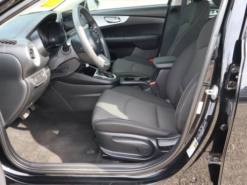 Used 2024 Kia Forte LXS FWD image 7