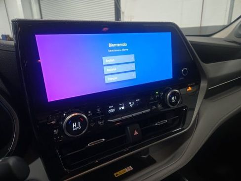 Used 2023 Toyota Highlander Platinum image 14