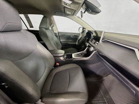 Certified 2025 Toyota RAV4 LE AWD/4WD image 39