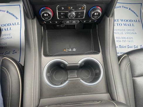 Used 2024 Chevrolet Suburban Premier image 32