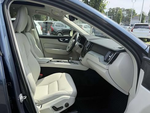 Used 2023 Volvo XC60 B5 Plus w/ Climate Package AWD/4WD image 12