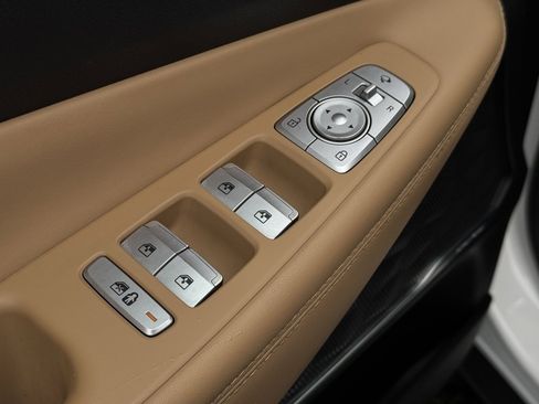 Used 2023 Hyundai Santa Fe Calligraphy image 9