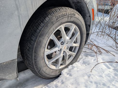Used 2023 Chevrolet Equinox LT image 12