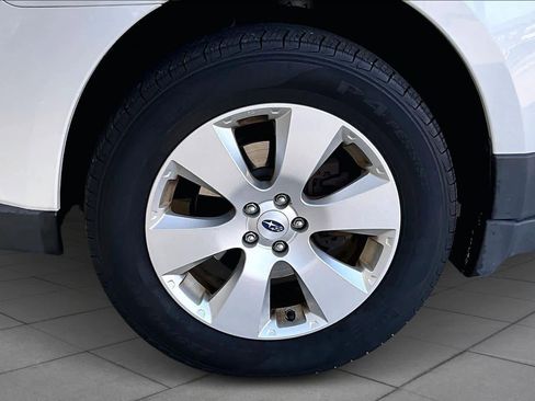 Used 2012 Subaru Outback 2.5i Limited image 11