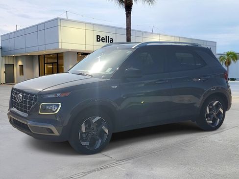 Used 2024 Hyundai Venue Limited FWD image 2