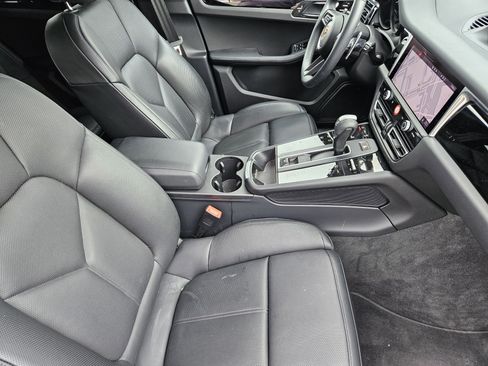 Certified 2025 Porsche Macan image 15
