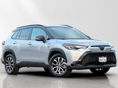 Used 2024 Toyota Corolla Cross SE image 1