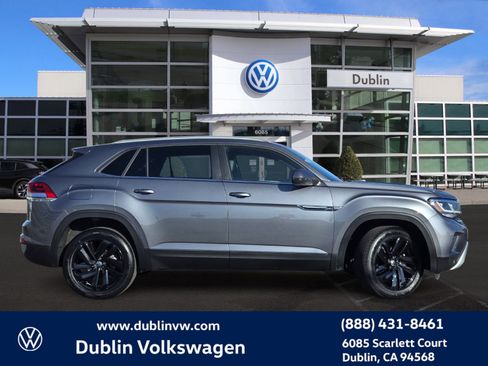 Certified 2021 Volkswagen Atlas Cross Sport SE w/ Panoramic Sunroof Package image 3