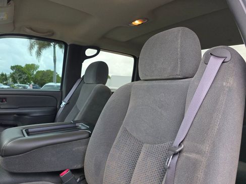 Used 2004 Chevrolet Silverado 2500 LS w/ Skid Plate Package AWD/4WD image 25