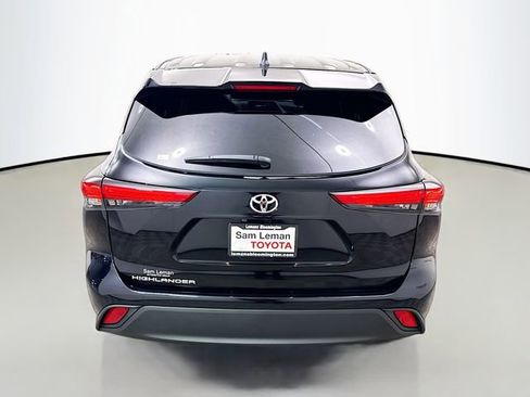 Used 2023 Toyota Highlander L image 6