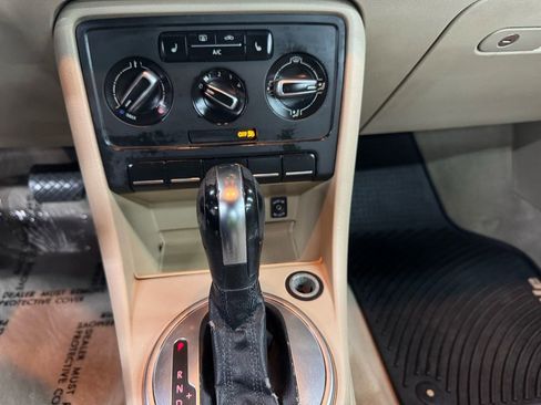 Used 2013 Volkswagen Beetle 2.5 image 23