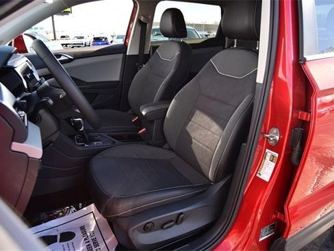 Certified 2023 Volkswagen Taos SE w/ Panoramic Sunroof Package image 17