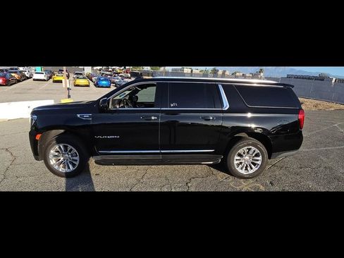 Used 2023 GMC Yukon XL SLT w/ SLT Premium Package RWD image 7