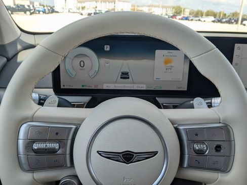 Used 2025 Genesis GV60 RWD image 36