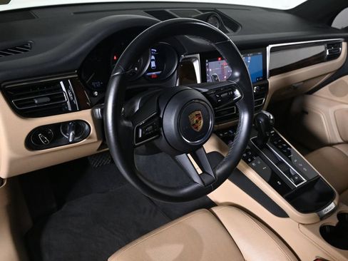 Certified 2022 Porsche Macan AWD/4WD image 4