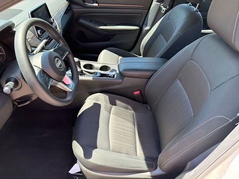 Used 2025 Nissan Altima 2.5 SV FWD image 9