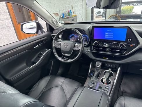 Used 2023 Toyota Highlander Platinum image 49