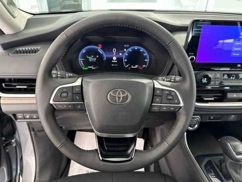 Used 2025 Toyota Grand Highlander AWD Hybrid image 28