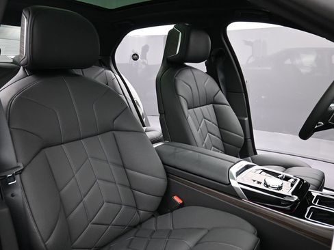 New 2026 BMW 750e xDrive AWD/4WD image 22