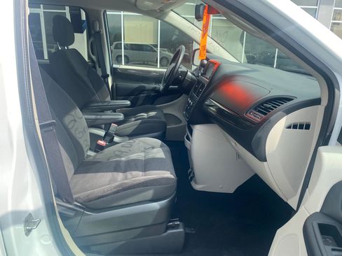 Used 2018 Dodge Grand Caravan SE w/ UConnect Hands-Free Group FWD image 21