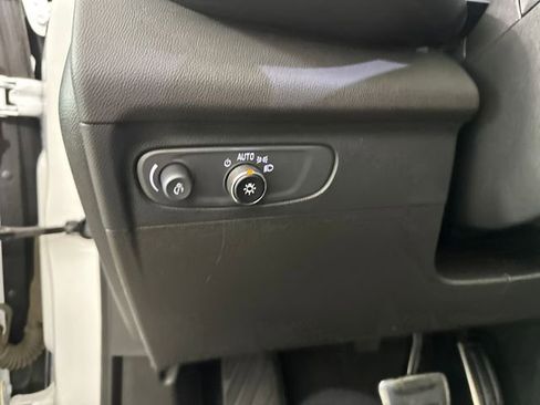 Used 2022 Buick Envision Preferred FWD image 19