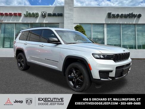 Used 2023 Jeep Grand Cherokee L Laredo AWD/4WD image 5