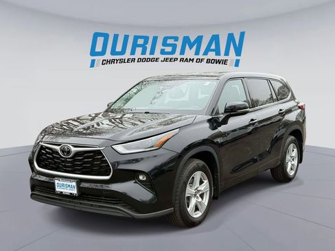 Used 2021 Toyota Highlander LE image 5