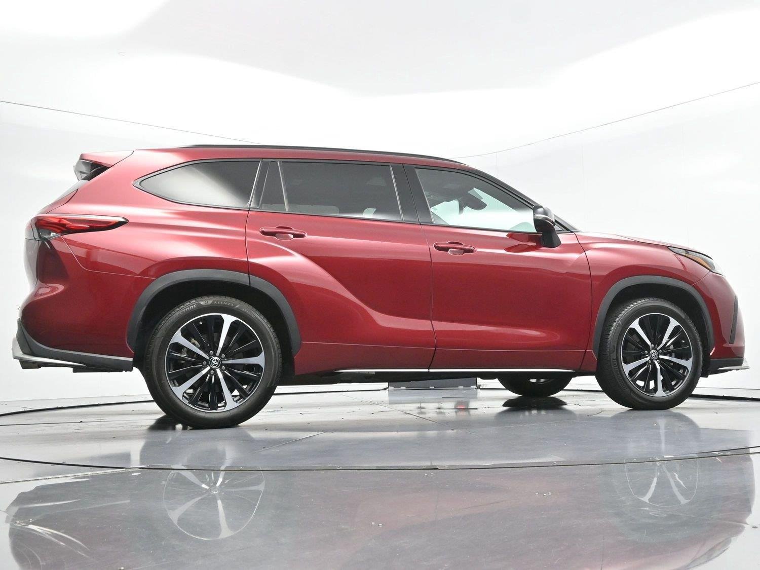 Used 2022 Toyota Highlander XSE AWD/4WD image 54