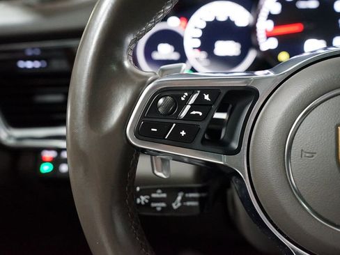 Used 2018 Porsche Panamera image 15