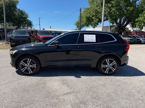 Used 2020 Volvo XC60 T5 Momentum image 3
