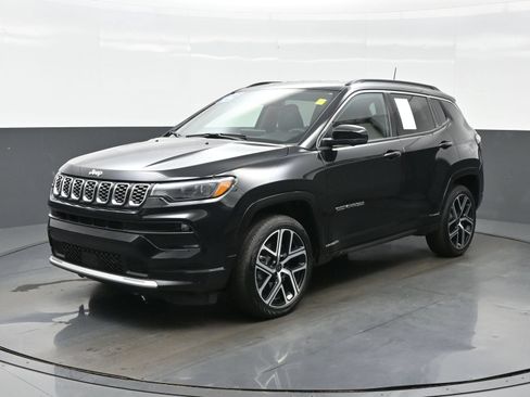 Used 2025 Jeep Compass Limited w/ Elite Group AWD/4WD image 2