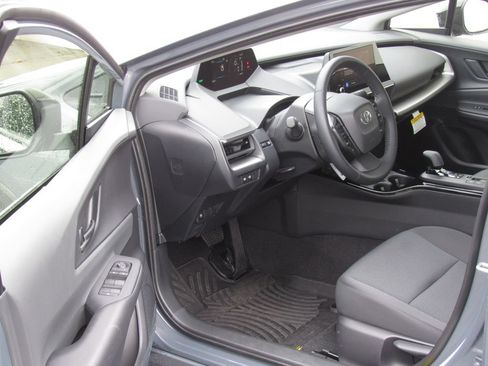 Used 2026 Toyota Prius LE AWD/4WD image 10