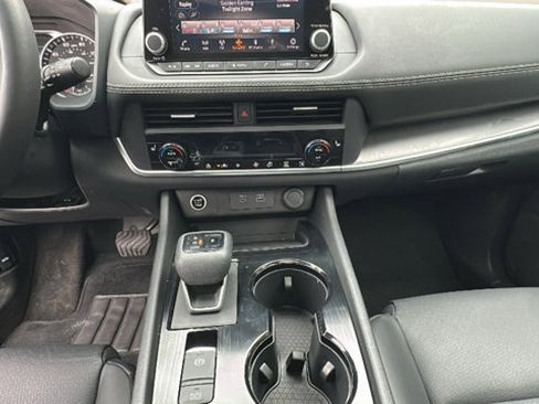 Used 2023 Nissan Rogue SV w/ SV Premium B Package image 20