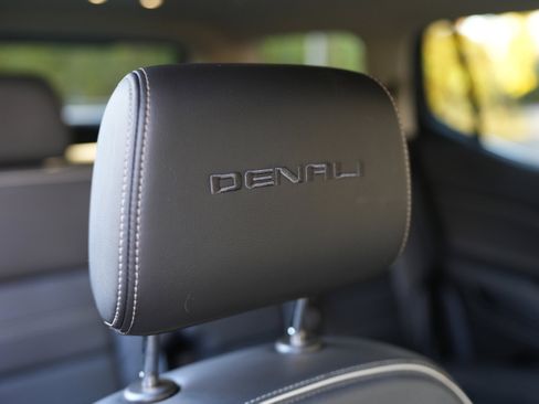 Used 2023 GMC Acadia Denali image 24