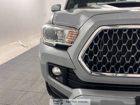 Used 2019 Toyota Tacoma TRD Sport w/ Technology Package AWD/4WD image 9