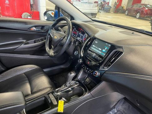 Used 2018 Chevrolet Cruze Premier image 10
