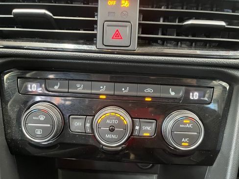 Certified 2024 Volkswagen Taos SE image 17