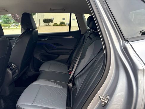 Used 2026 Volkswagen Tiguan SE AWD/4WD image 19