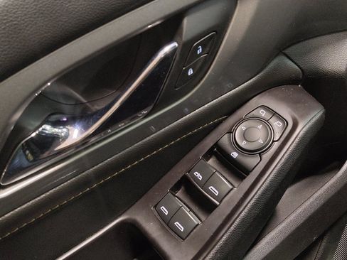 Used 2020 Chevrolet Traverse LT image 27