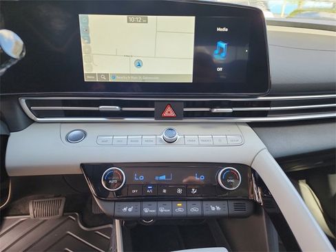 New 2025 Hyundai Elantra Limited image 19