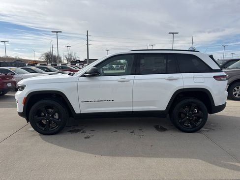 New 2025 Jeep Grand Cherokee Limited image 26