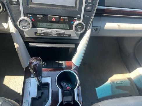 Used 2012 Toyota Camry XLE FWD image 7